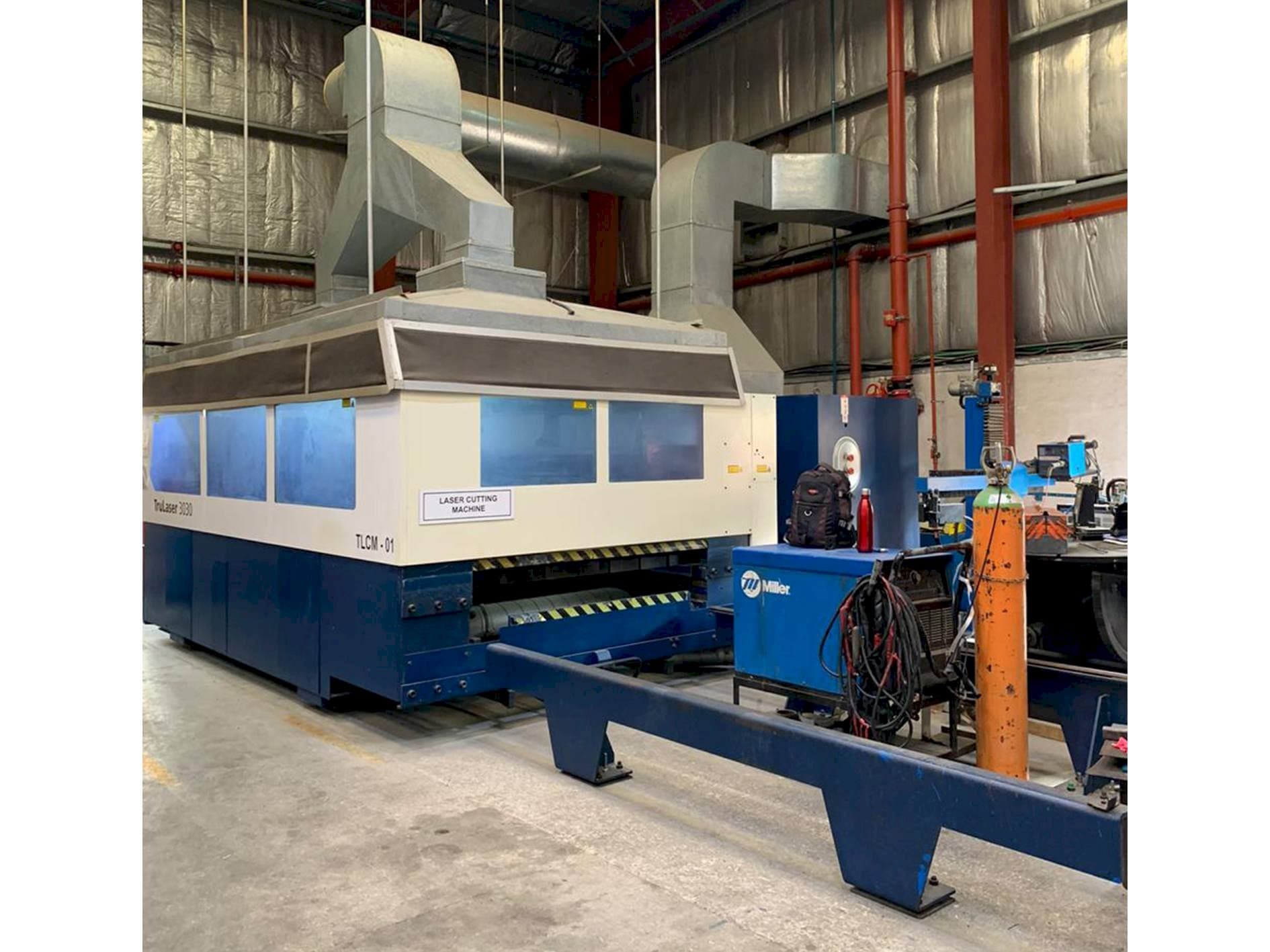 Widok z przodu maszyny Trumpf TruLaser 3030
