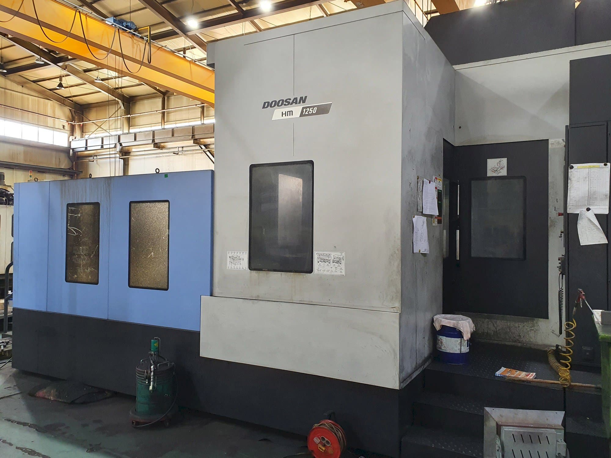 Widok z przodu maszyny Doosan HM 1250