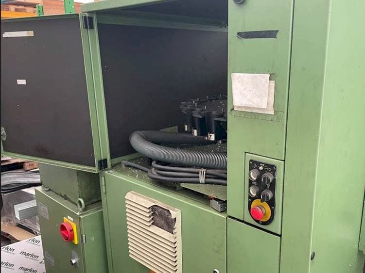 Widok z przodu maszyny DECKEL FP4AT