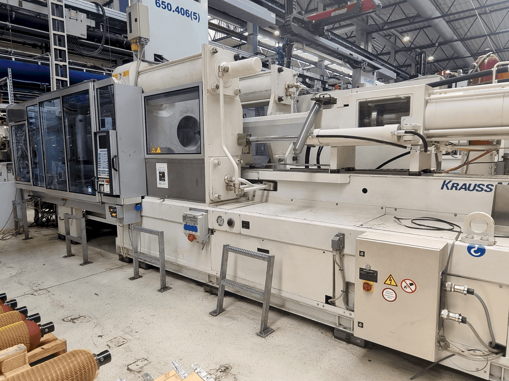 Widok z przodu maszyny Krauss Maffei 650-2700 C2