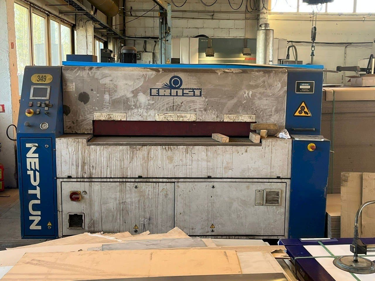 Widok z przodu maszyny ERNST Neptun E/B