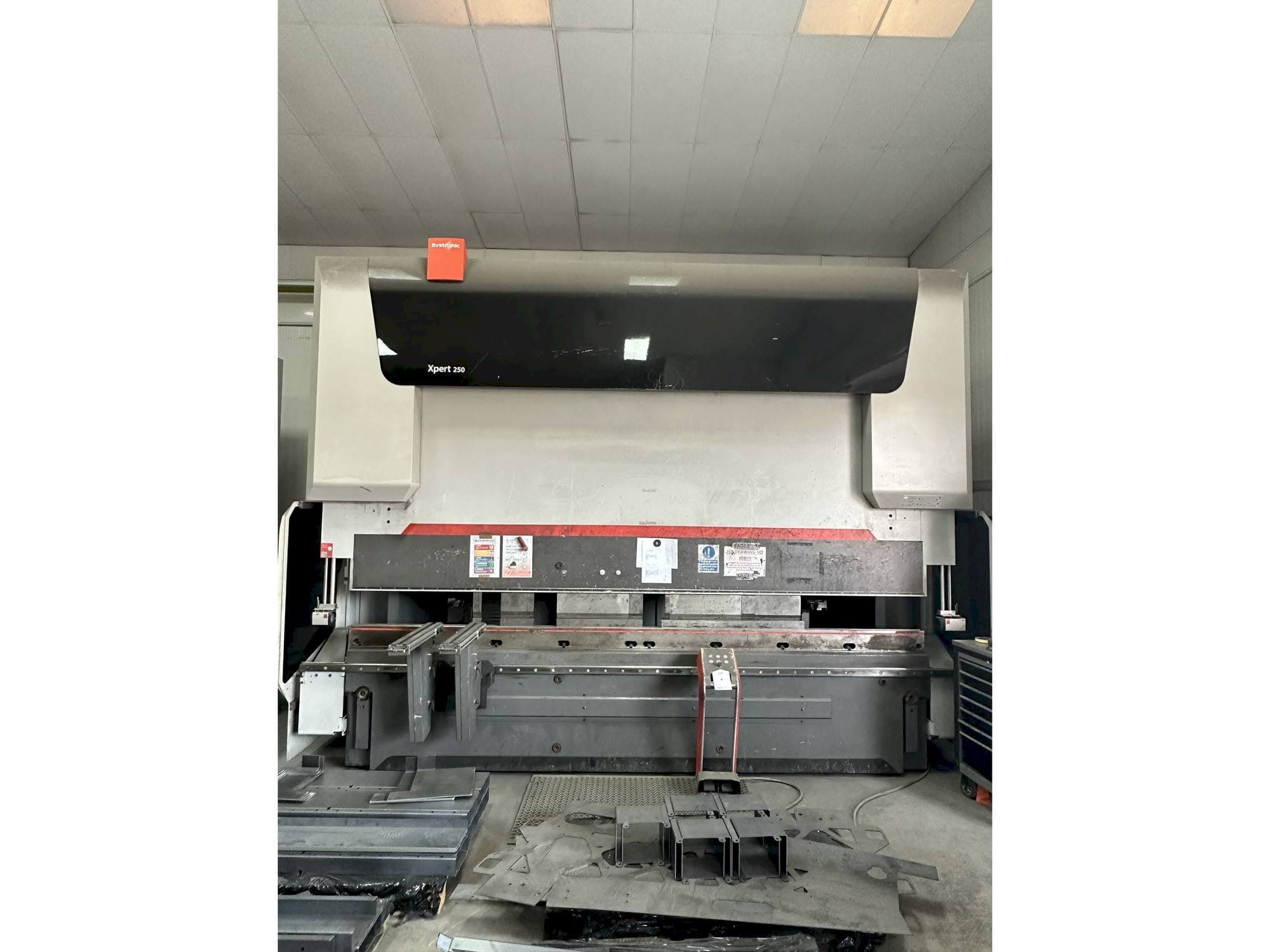 Widok z przodu maszyny Bystronic Xpert 250/4100