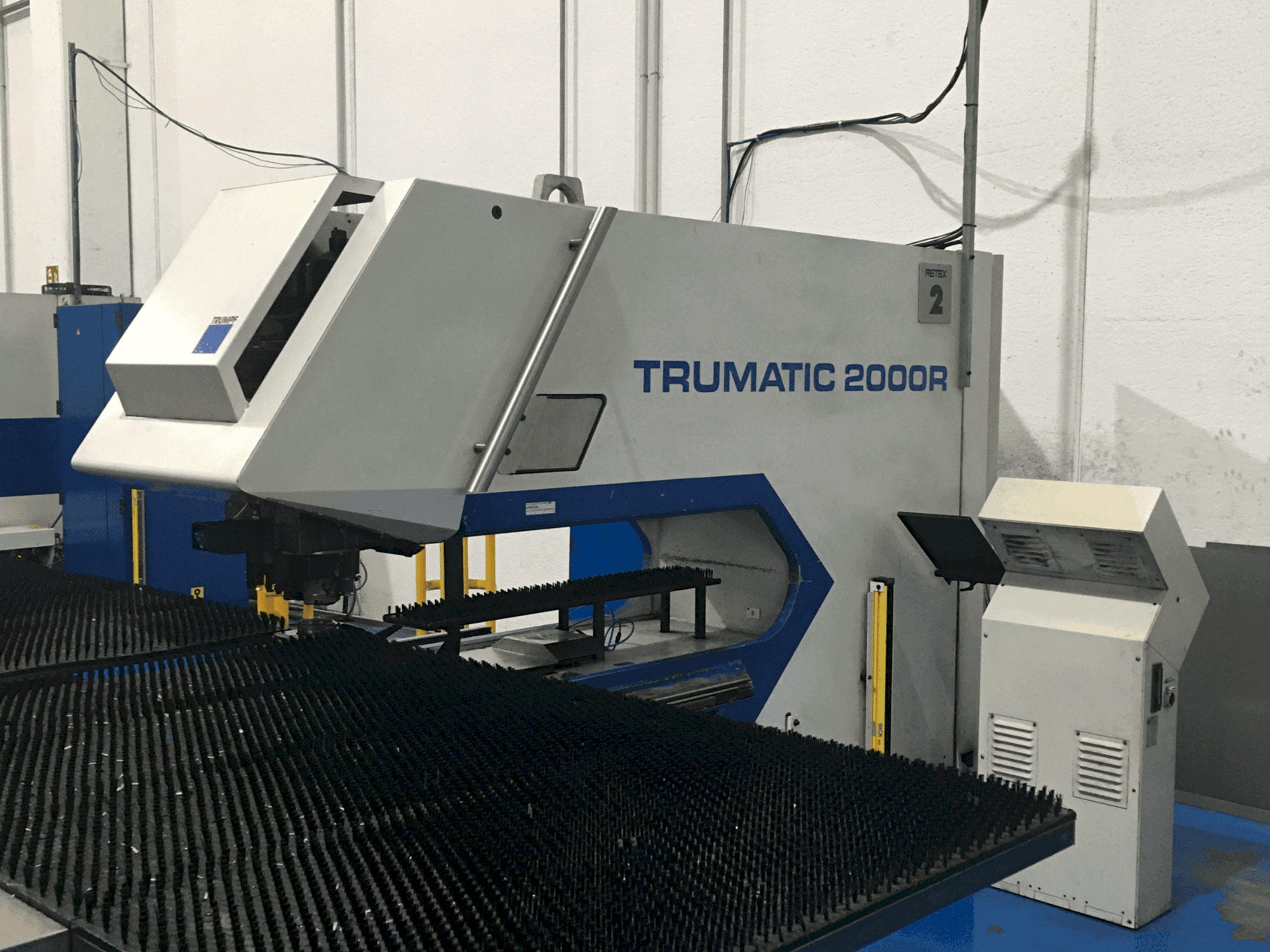 Widok z przodu maszyny TRUMPF TC2000R