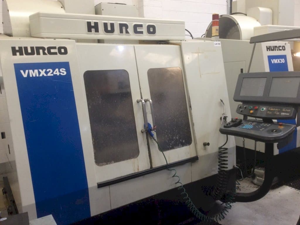 Widok z przodu maszyny Hurco VMX24S