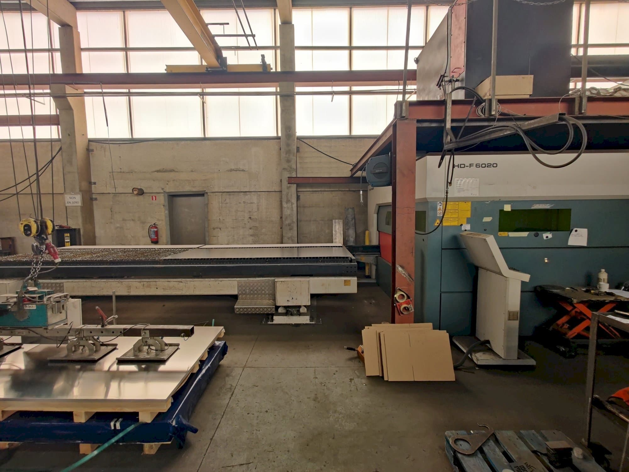 Widok z przodu maszyny Durma HD-F 6020 III