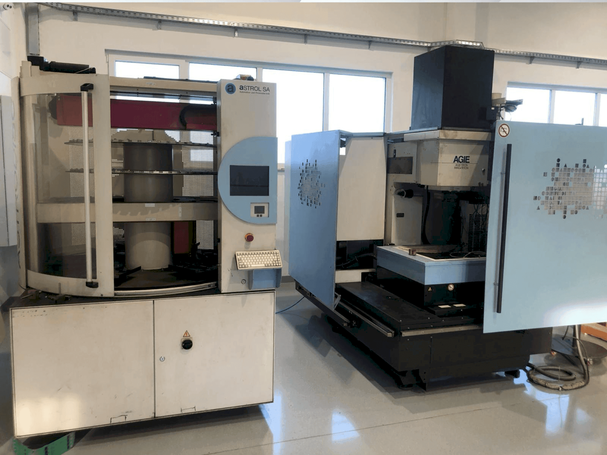 Widok z przodu maszyny AGIE AGIETRON Innovation 2