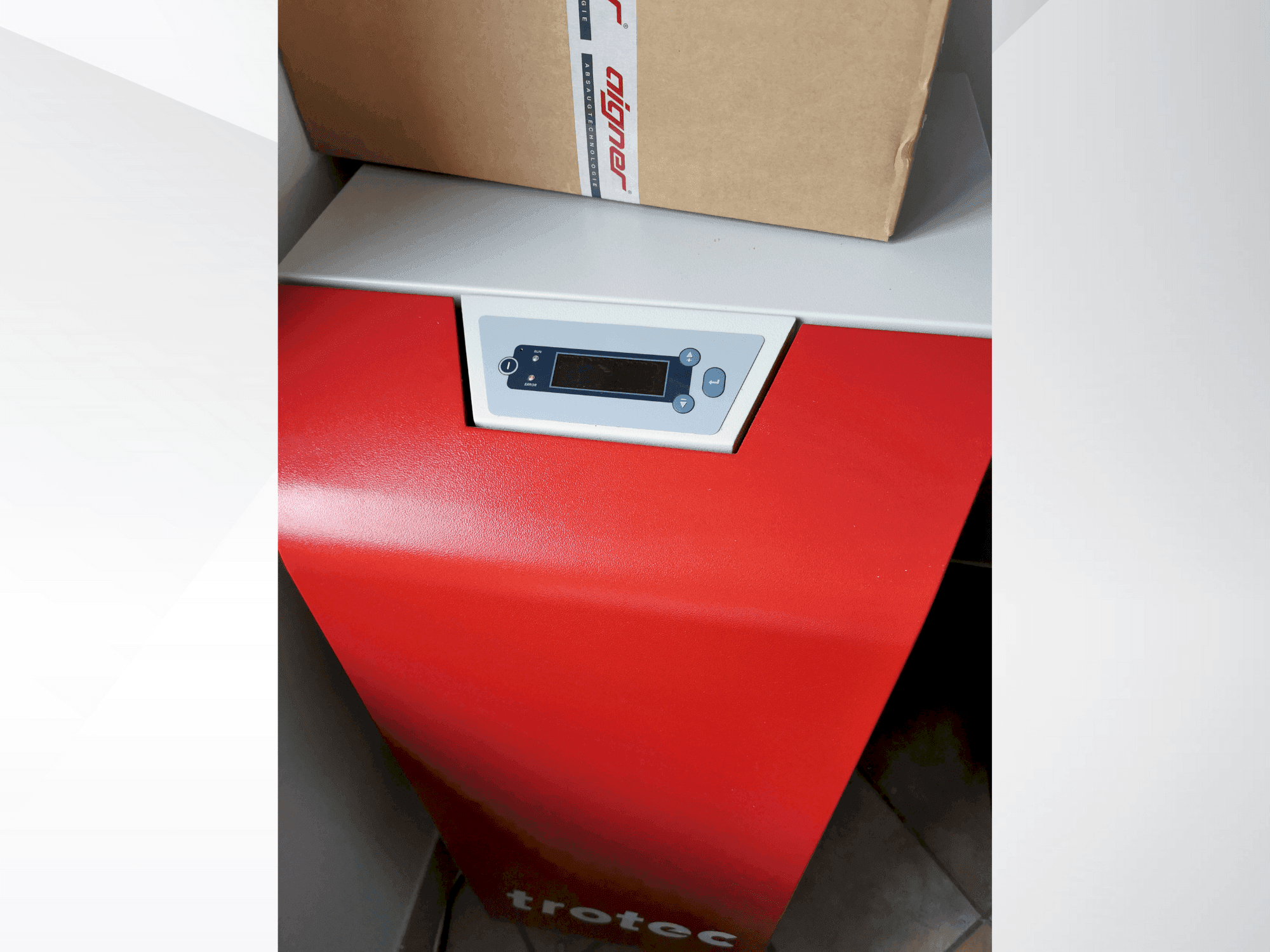 Widok z przodu maszyny Trotec 8060 Q400 RF