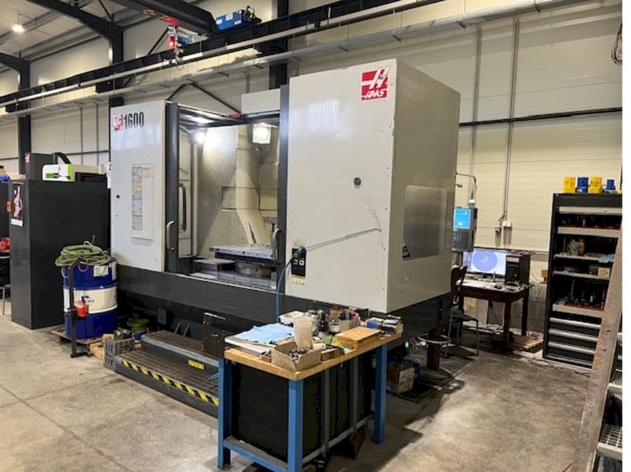 Widok z przodu maszyny HAAS EC-1600