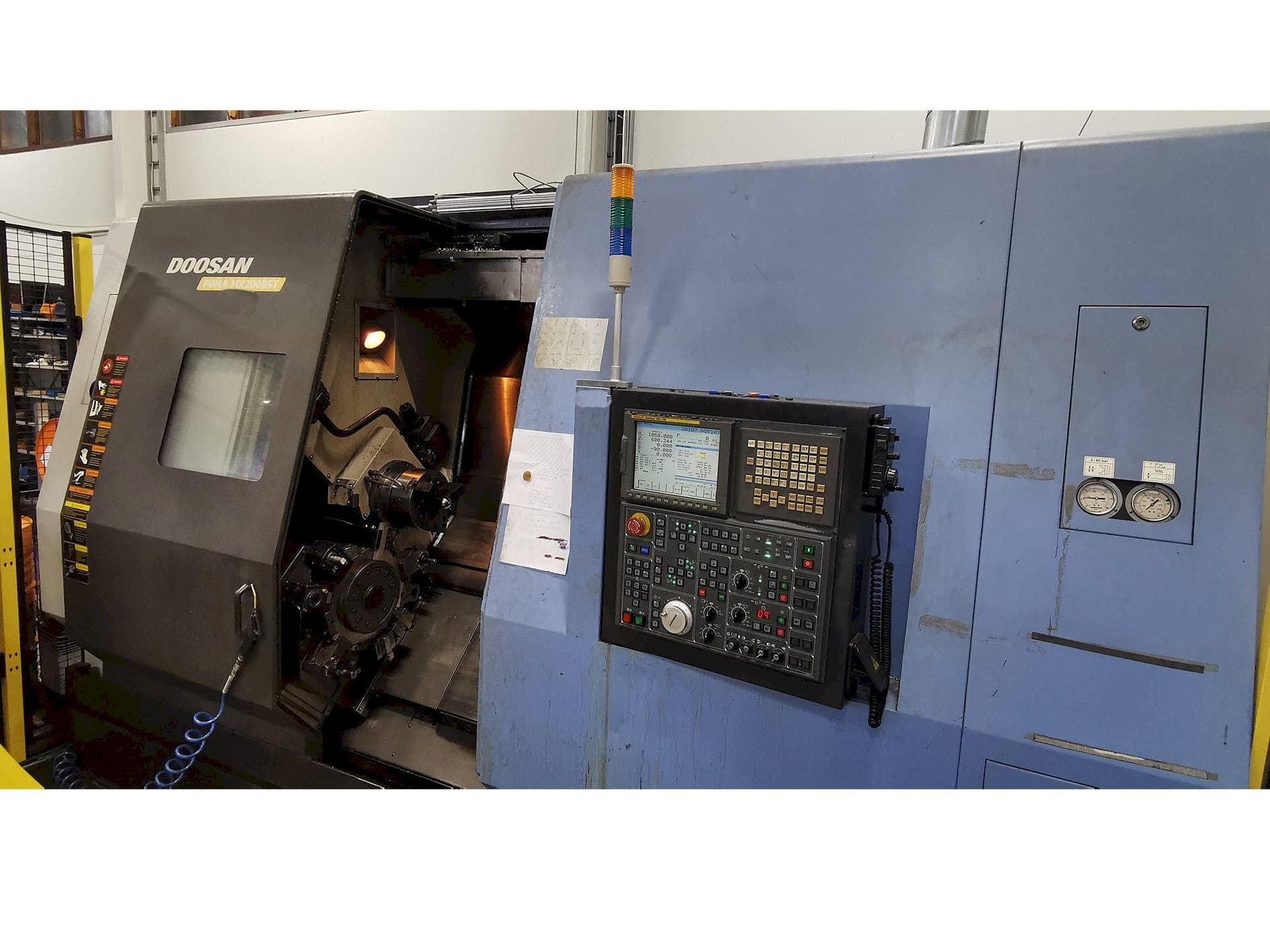 Widok z przodu maszyny Doosan Puma MX 2000 ST