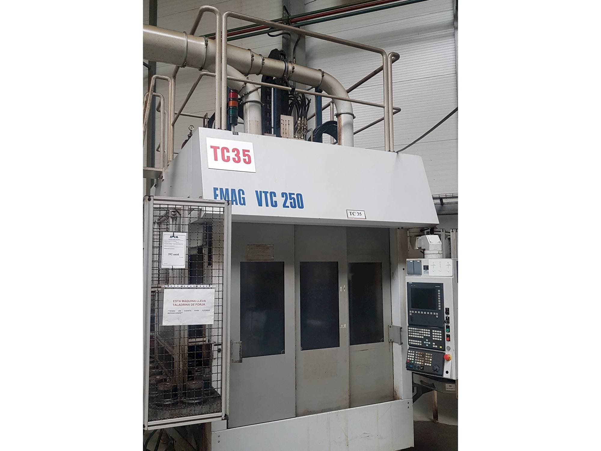 Widok z przodu maszyny EMAG VTC 250