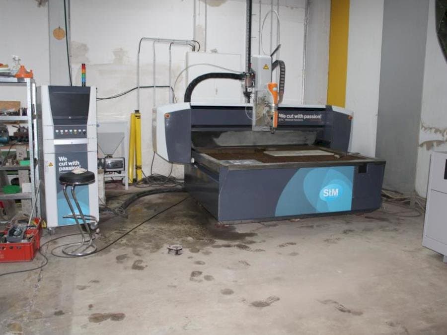 Widok z przodu maszyny STM PremiumCut 3D 68