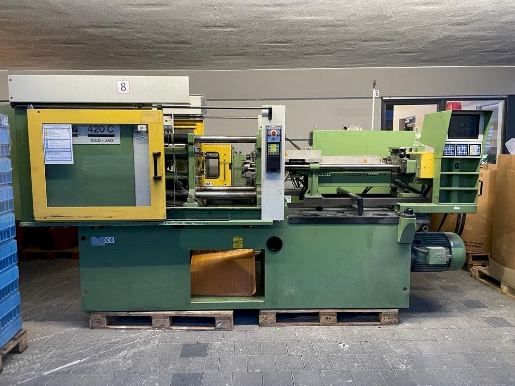 Widok z przodu maszyny Arburg 420C mit