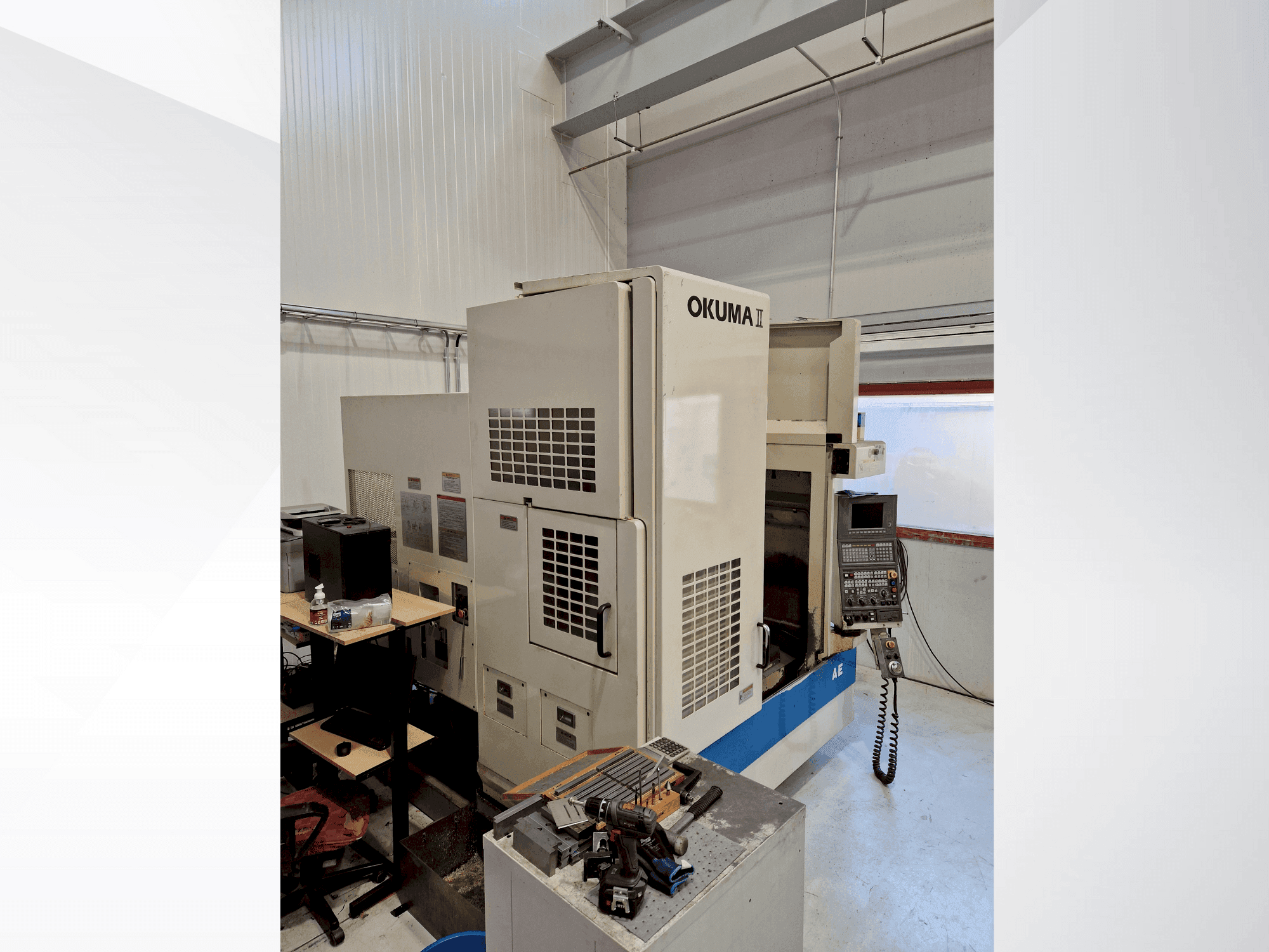 Widok z przodu maszyny Okuma MX-45 VAE (1996)