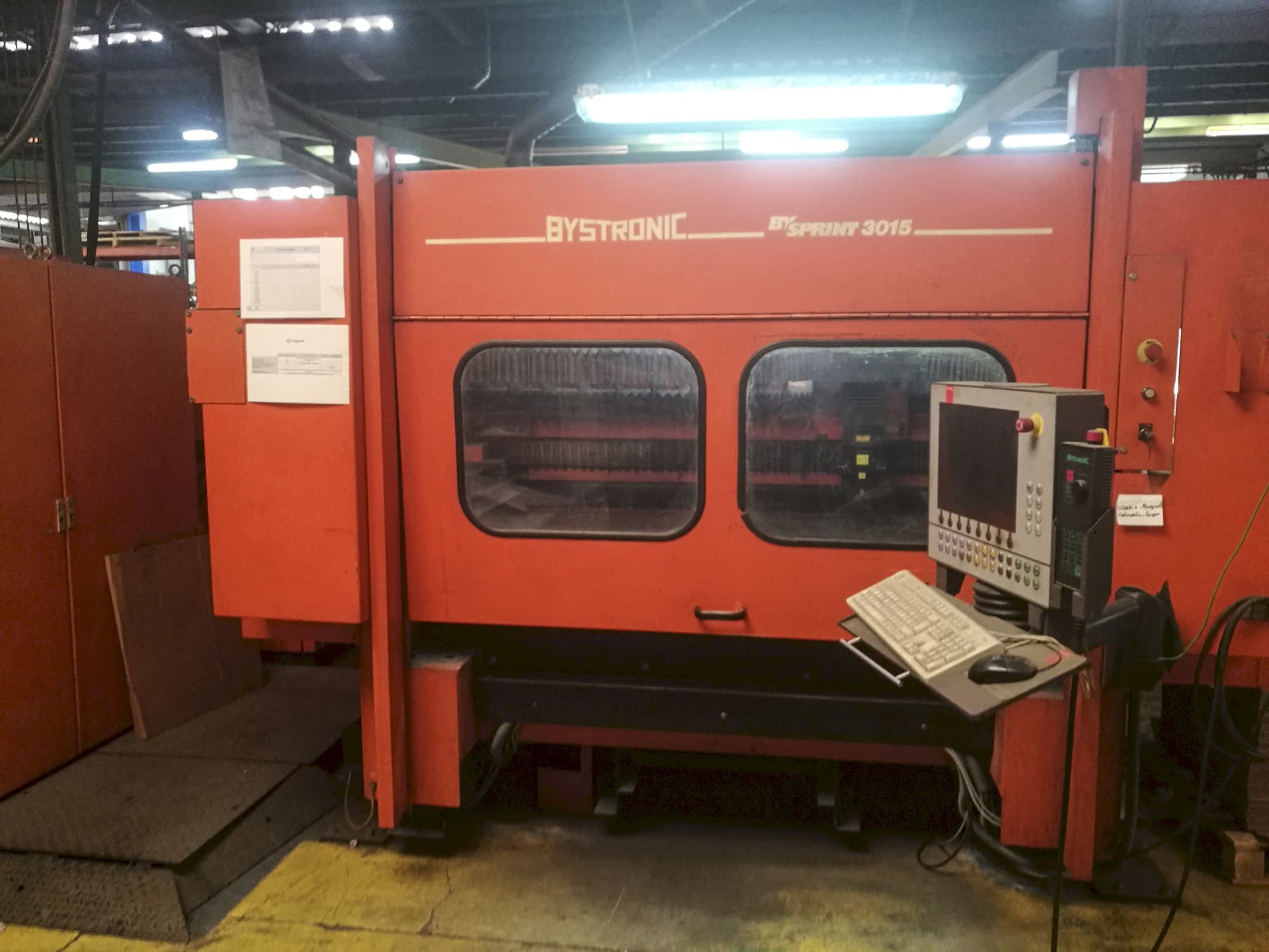 Widok z przodu maszyny Bystronic BySprint 3015