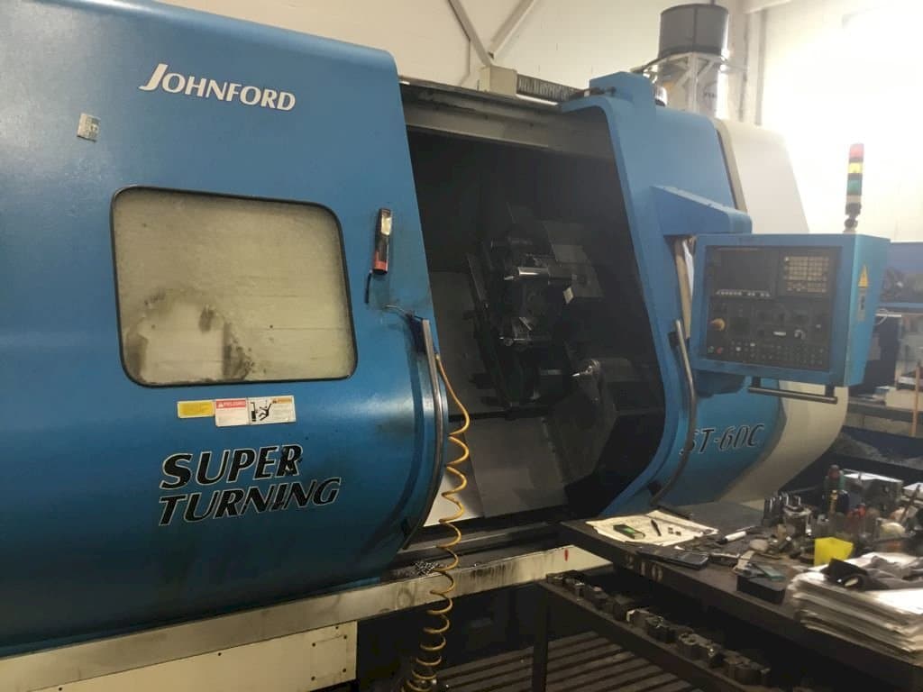 Widok z przodu maszyny Johnford ST-60C