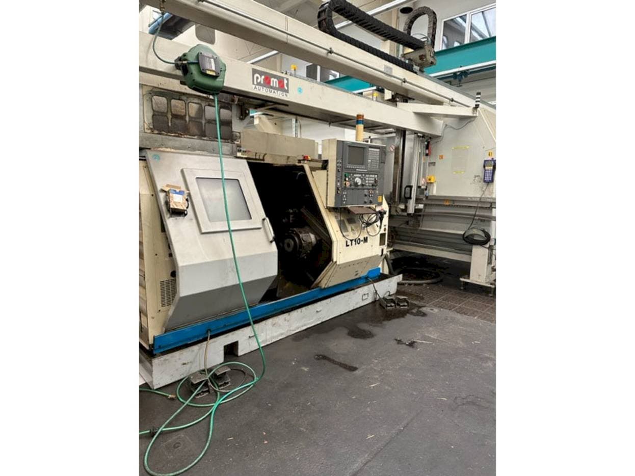 Widok z przodu maszyny Okuma LT10