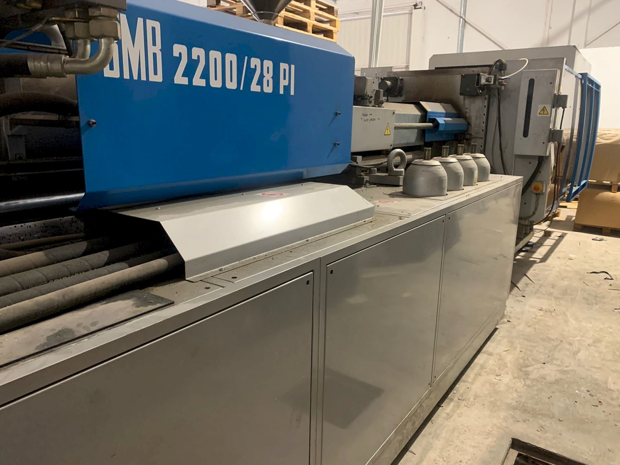 Widok z przodu maszyny BMB KW28PI-2200
