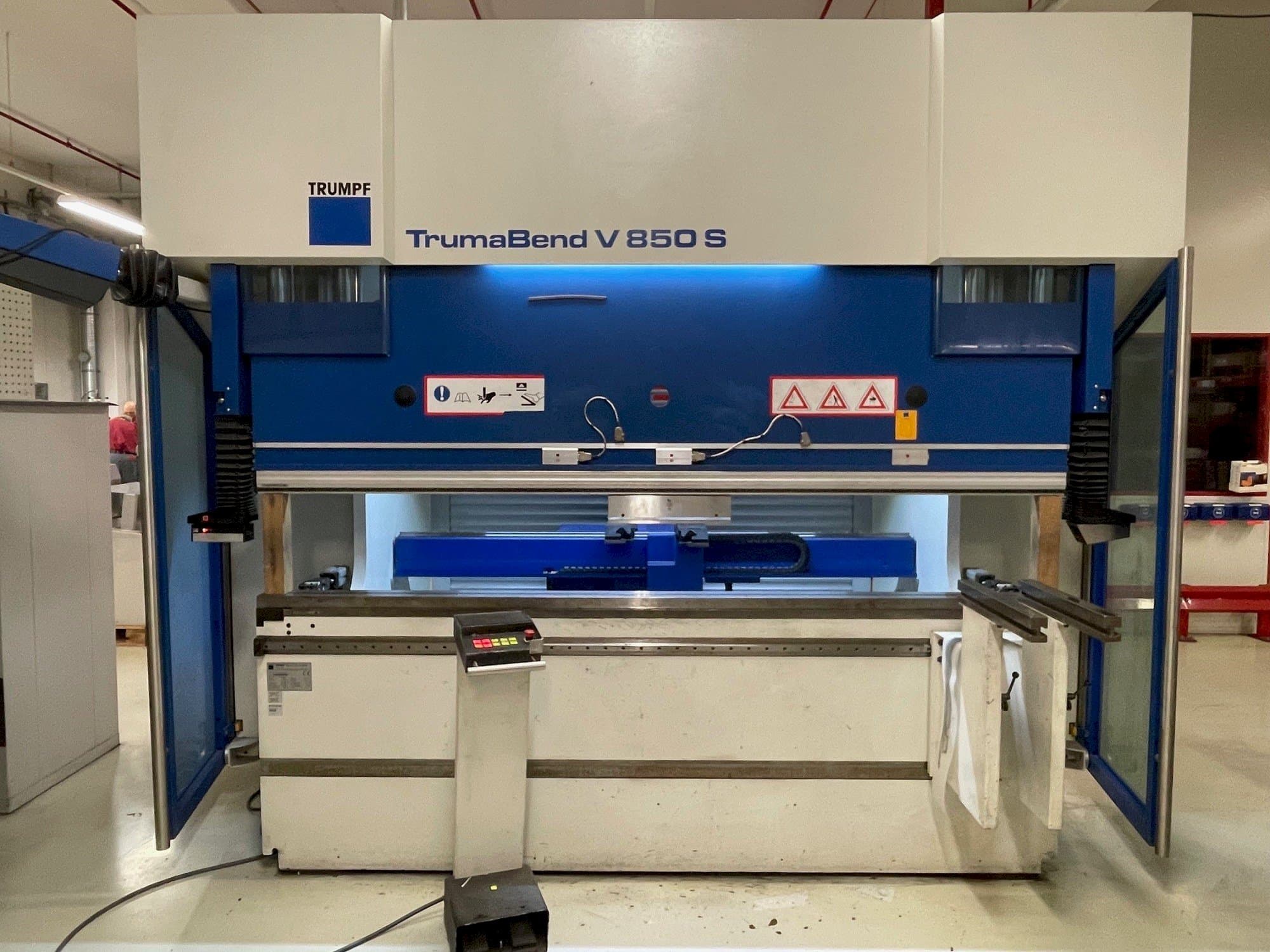 Widok z przodu maszyny TRUMPF TrumaBend V 850SX