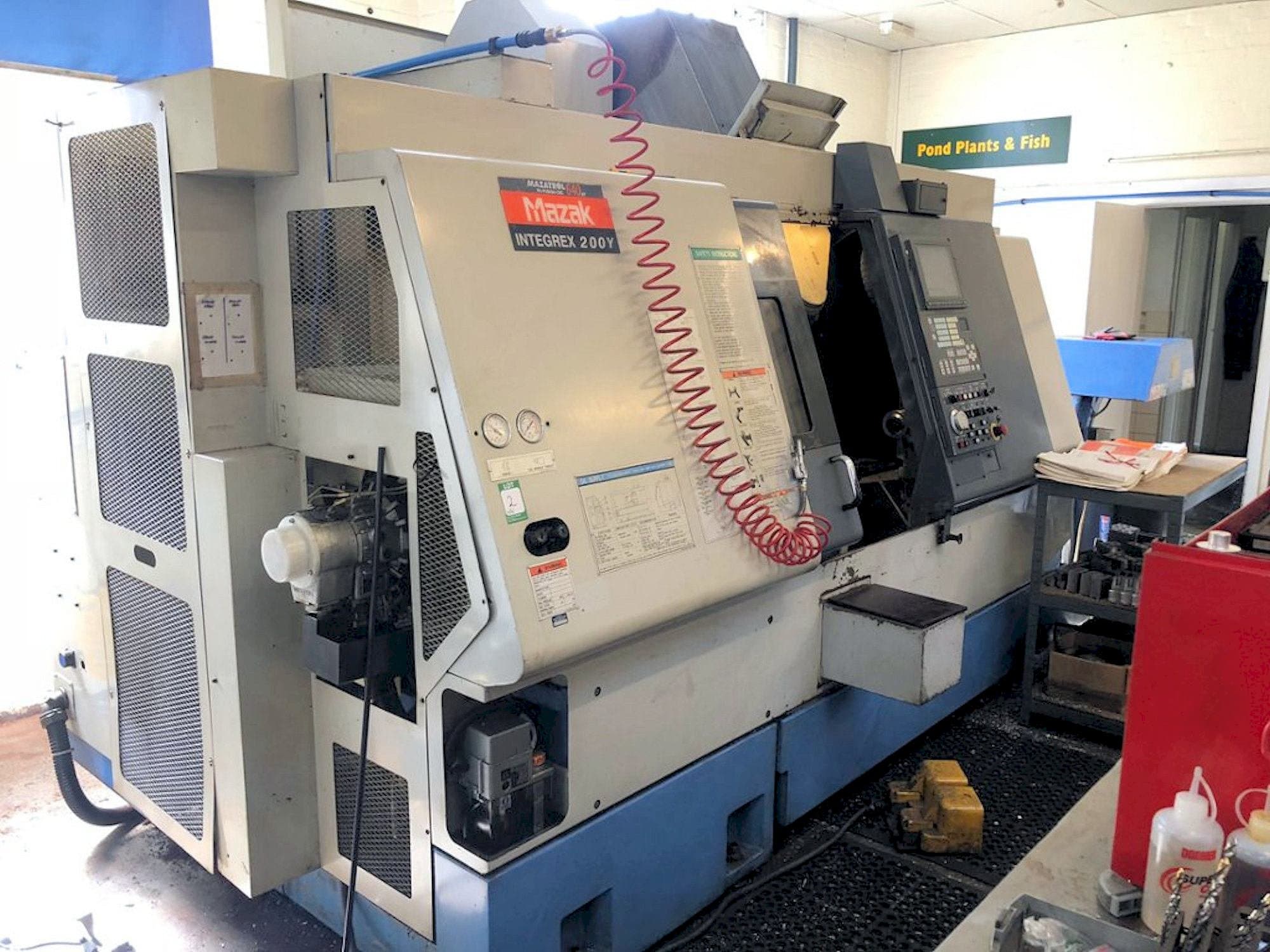Widok z przodu maszyny Mazak Integrex 200Y