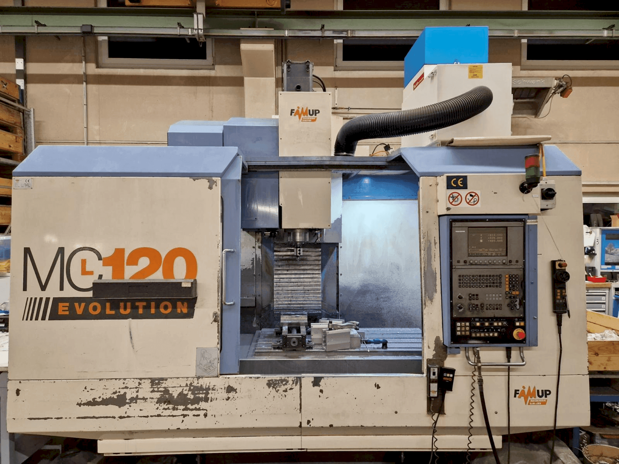 Widok z przodu maszyny FAMUP MCL 120 Evolution