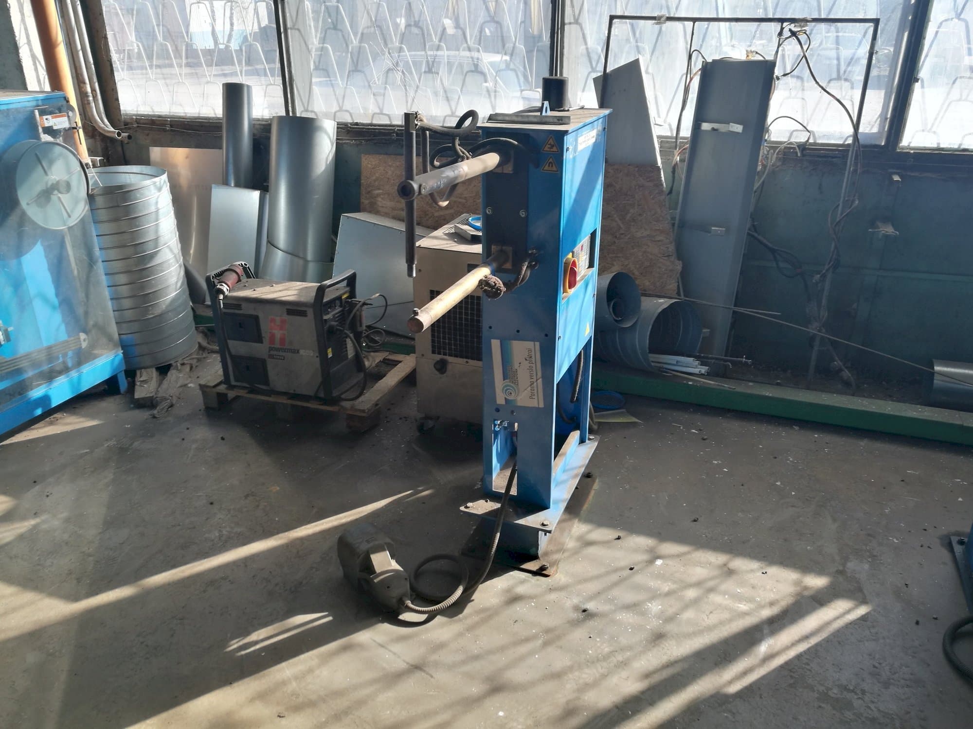 Widok z przodu maszyny TECNA 4611N