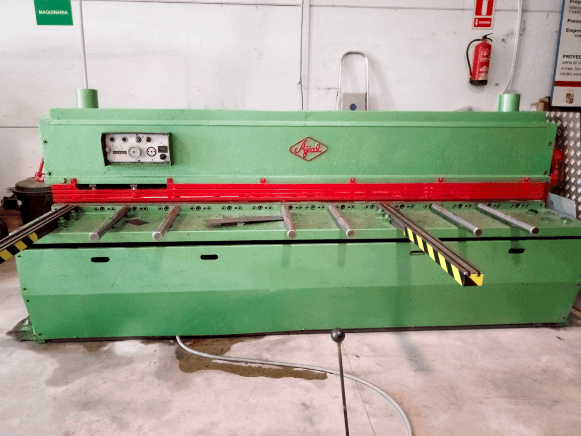 Widok z przodu maszyny Ajial 630 CA