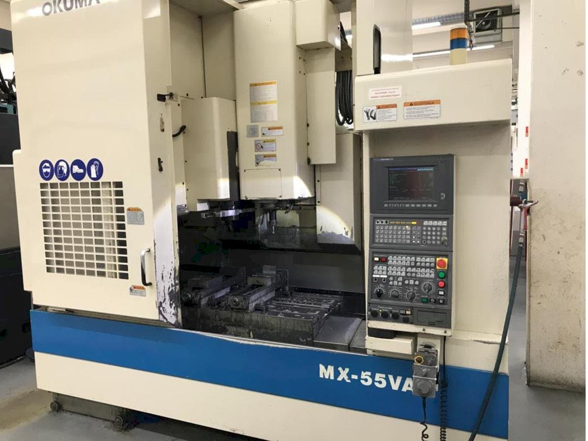 Widok z przodu maszyny Okuma MX55