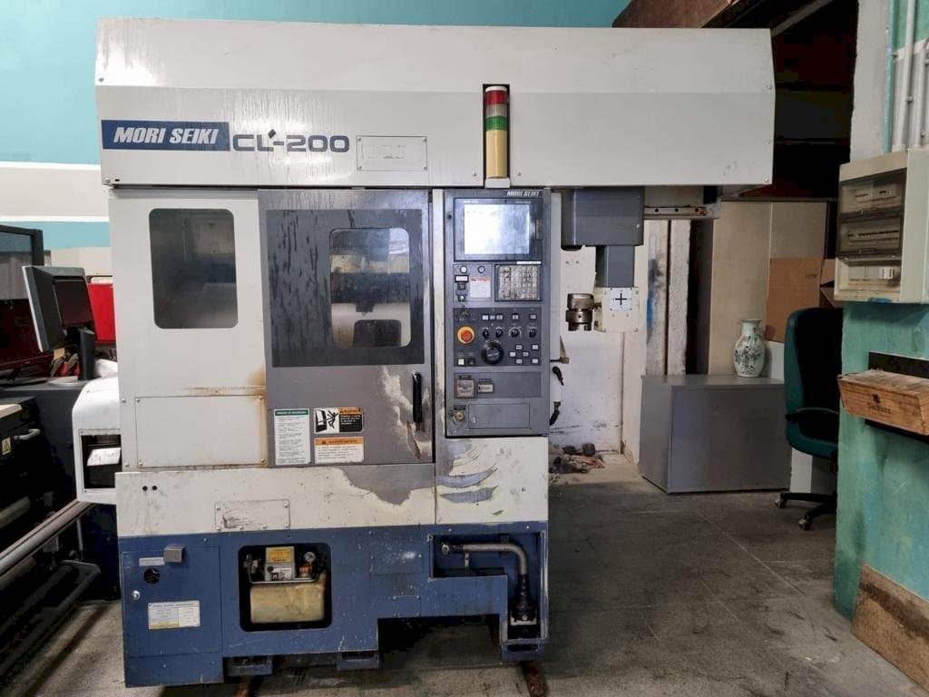 Widok z przodu maszyny MORI SEIKI CL-200