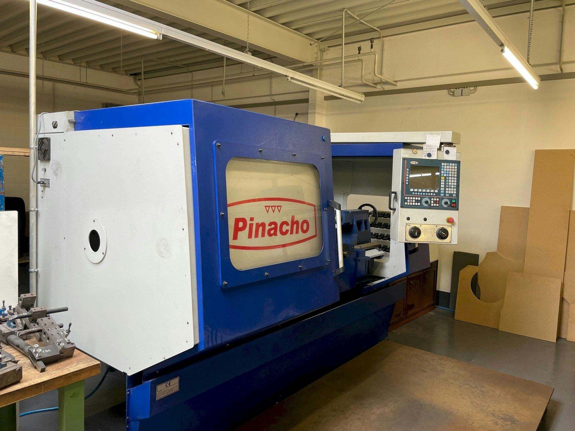 Widok z przodu maszyny Pinacho CNC 260