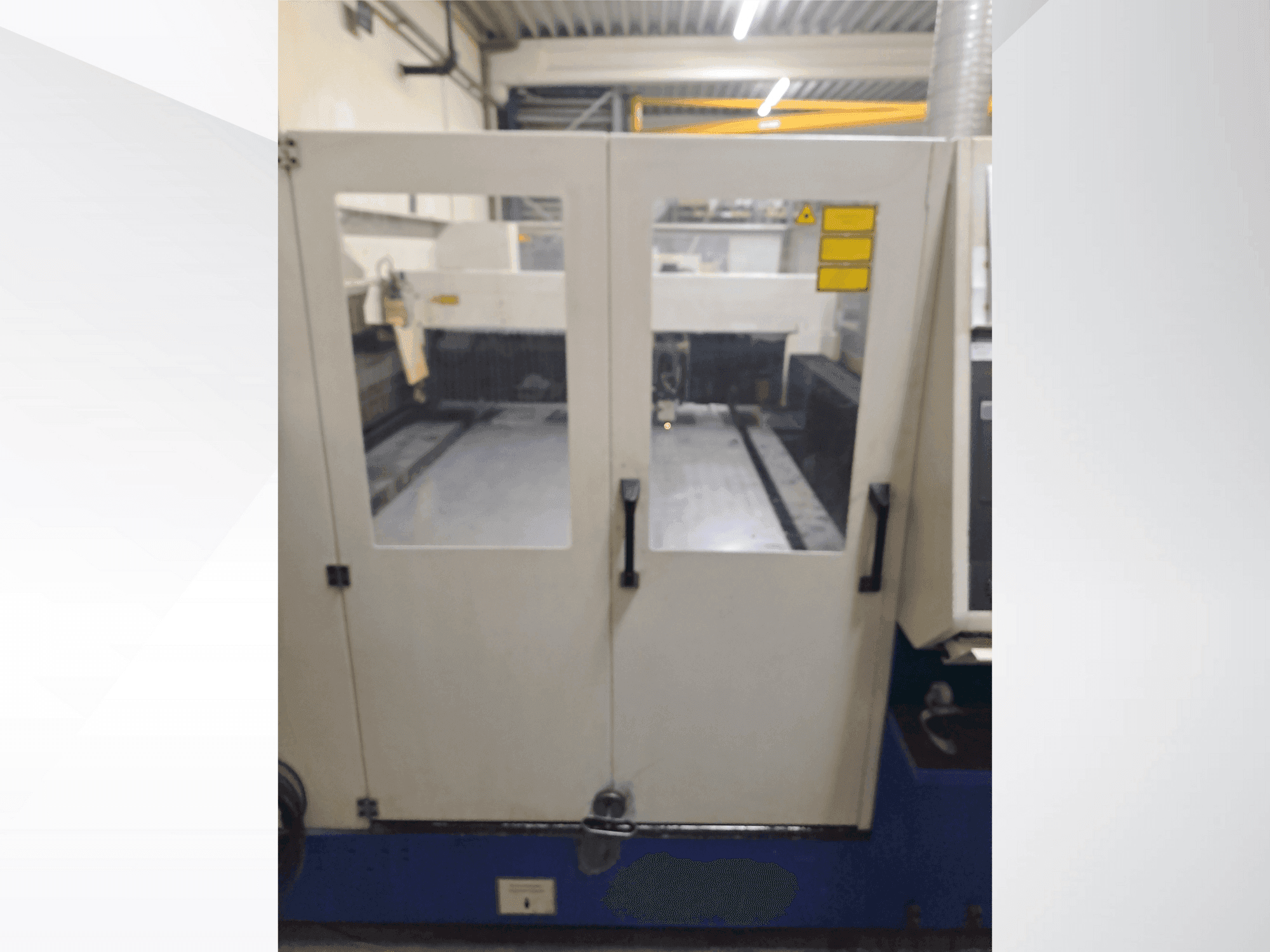 Widok z przodu maszyny TRUMPF TRUMATIC 3030