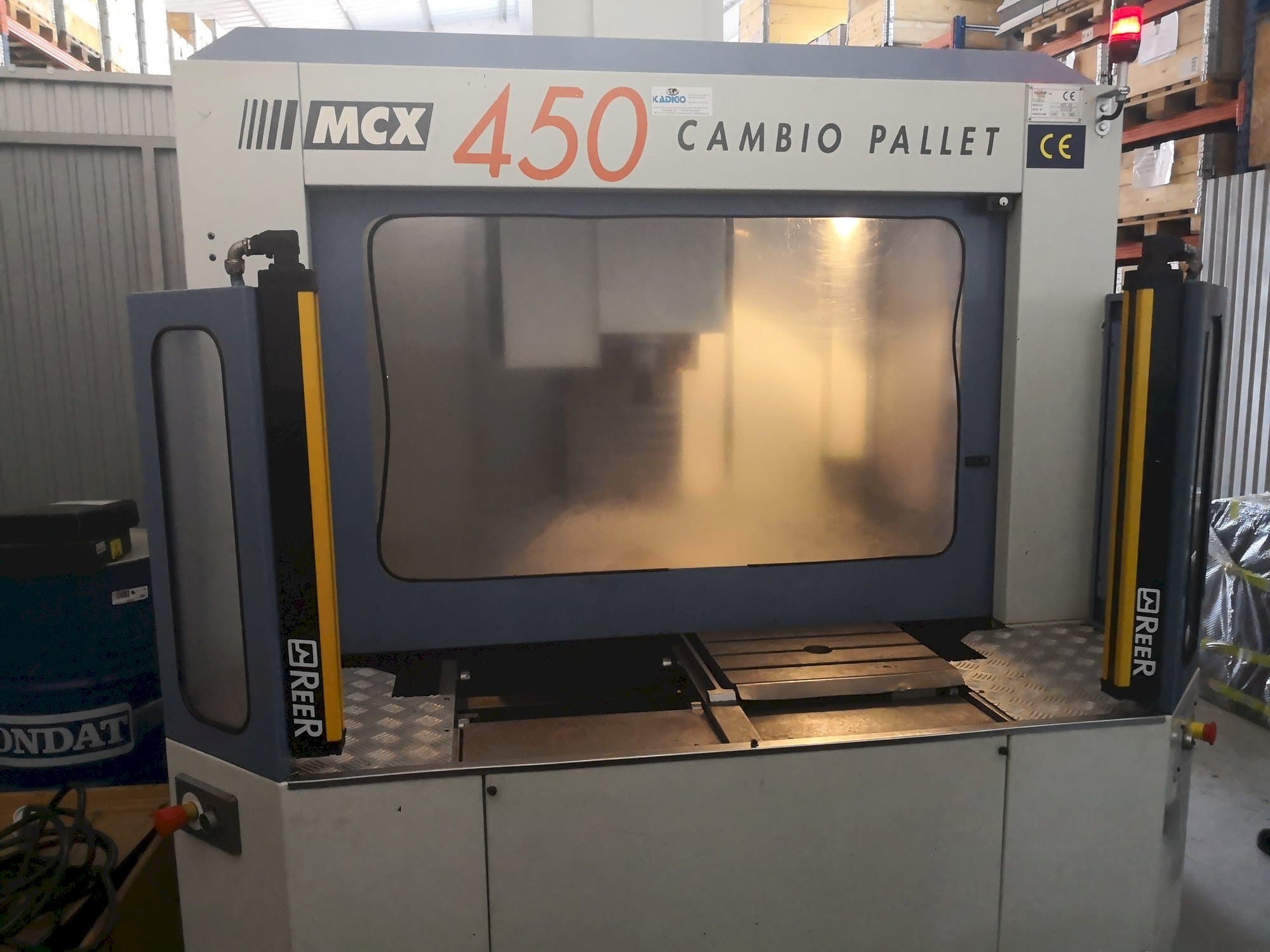 Widok z przodu maszyny FAMUP MCX 450
