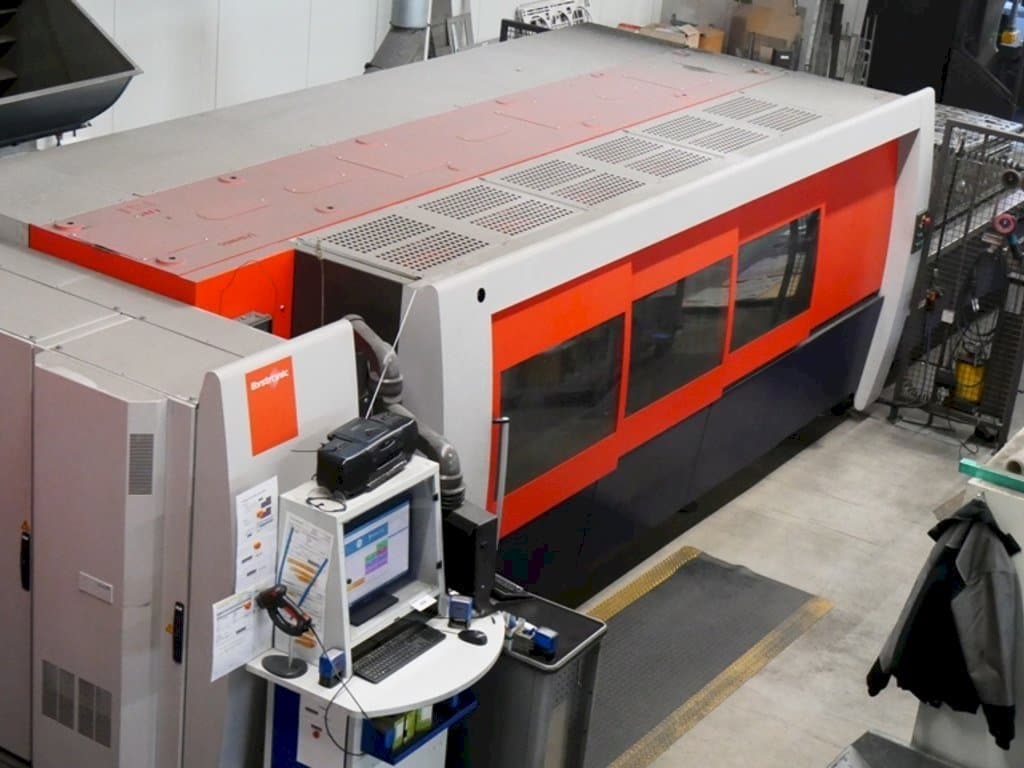 Widok lewej strony maszyny Bystronic BySpeed Pro