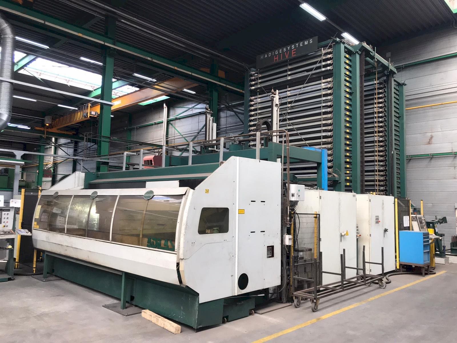 Widok z przodu maszyny BLM Adige Adilas 3,2kW CO2 laser 3015 + automation