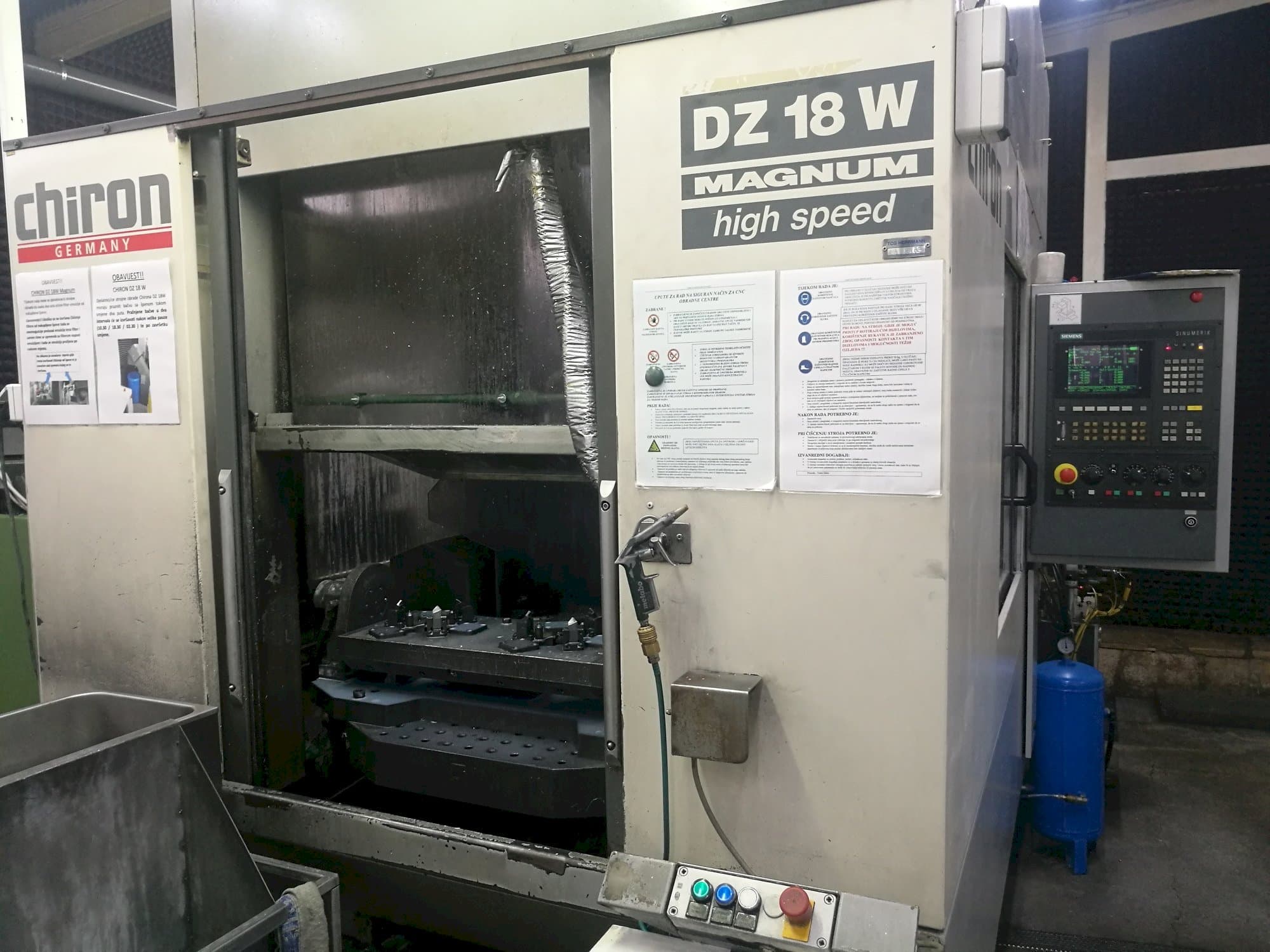 Widok z przodu maszyny CHIRON DZ 18 W