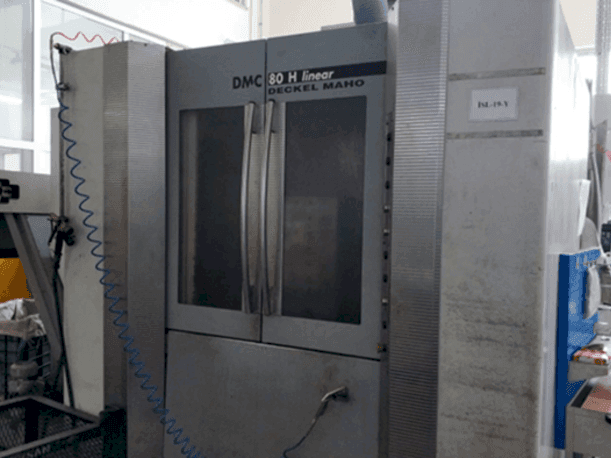 Widok z przodu maszyny DECKEL MAHO DMC 80 H linear