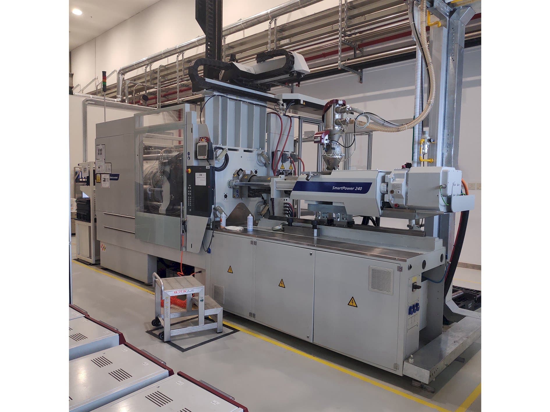 Widok z przodu maszyny Battenfeld SmartPower 240-1000