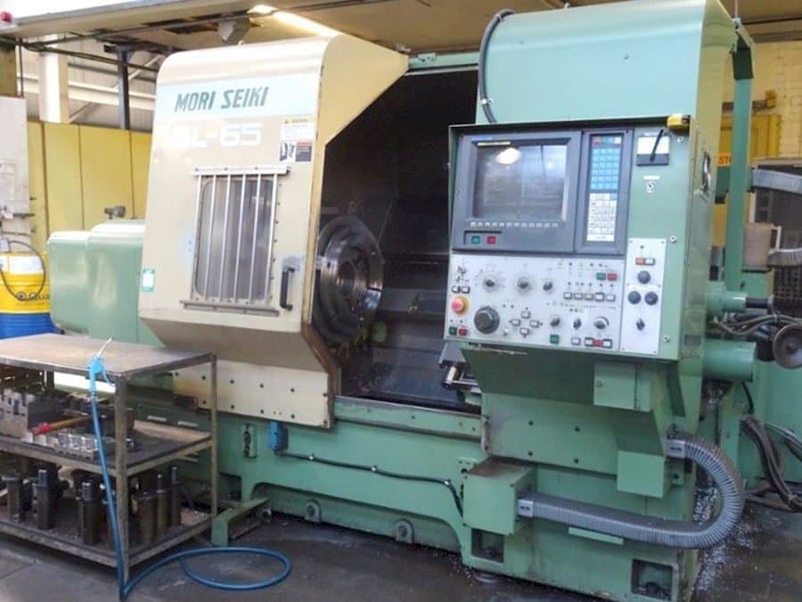 Widok z przodu maszyny MORI SEIKI Sl65