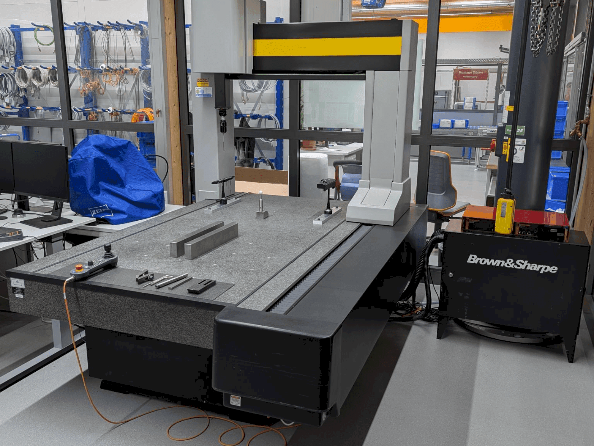 Widok z przodu maszyny BROWN & SHARPE Chameleon