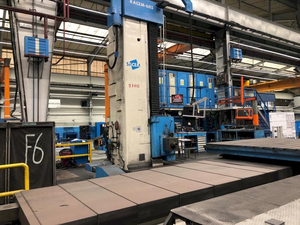 Widok z przodu maszyny Sacem Racem-603