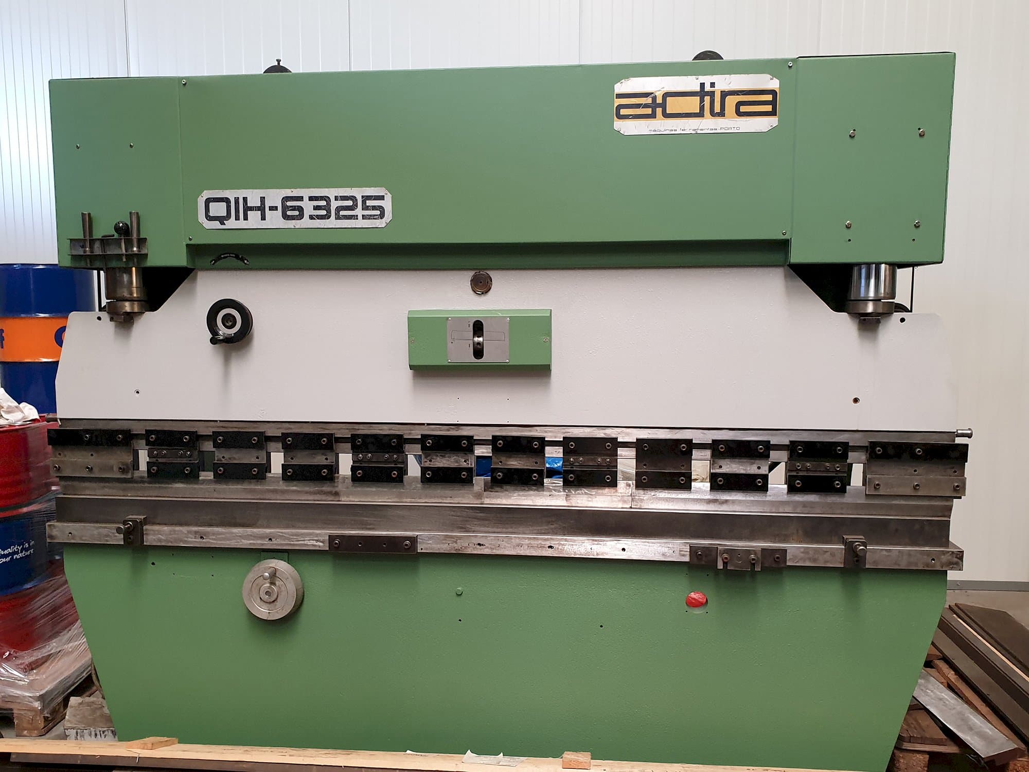 Widok z przodu maszyny ADIRA QIH 6325