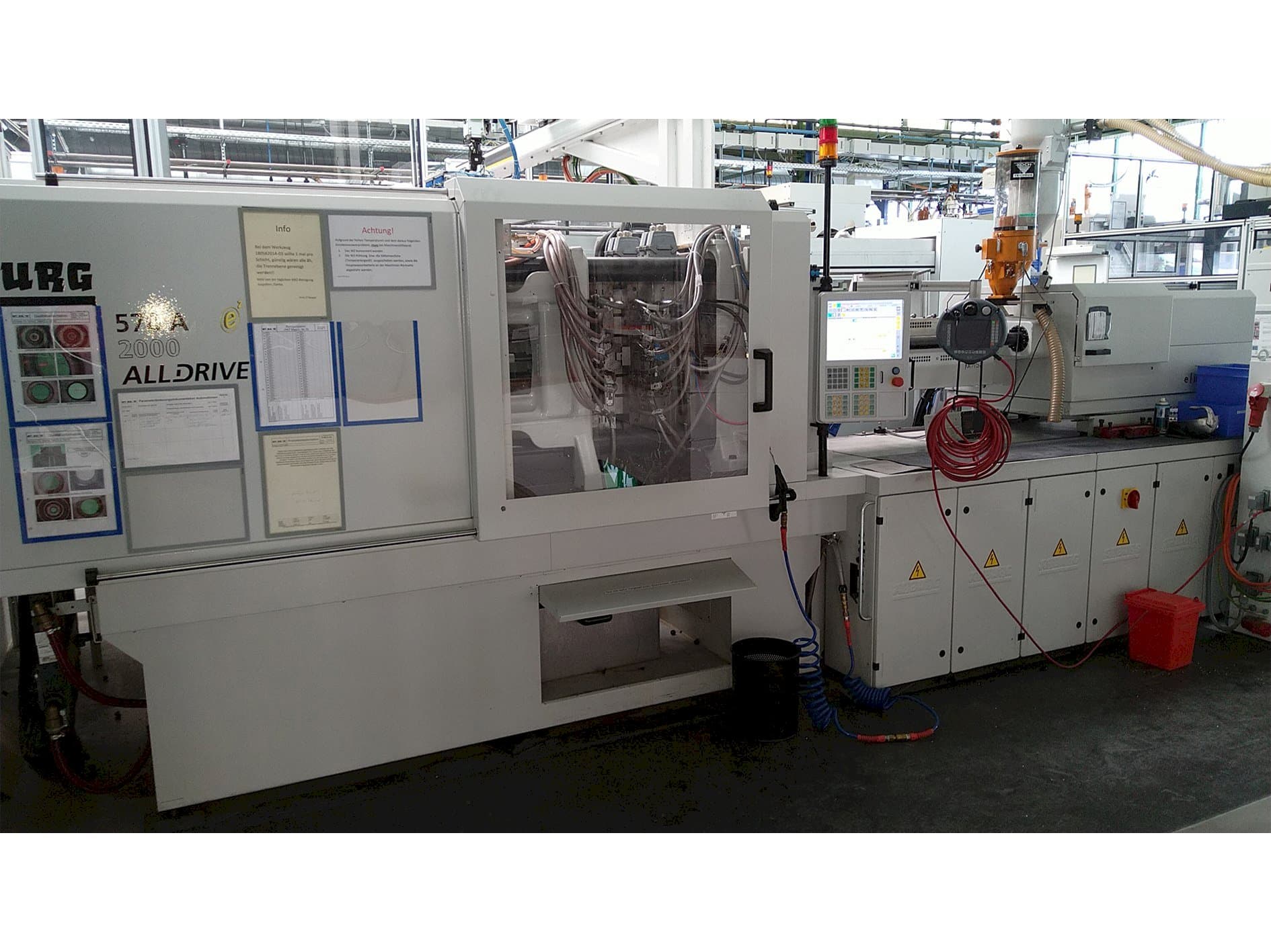 Widok z przodu maszyny Arburg Allrounder 570 A 2000-800 ALLDRIVE