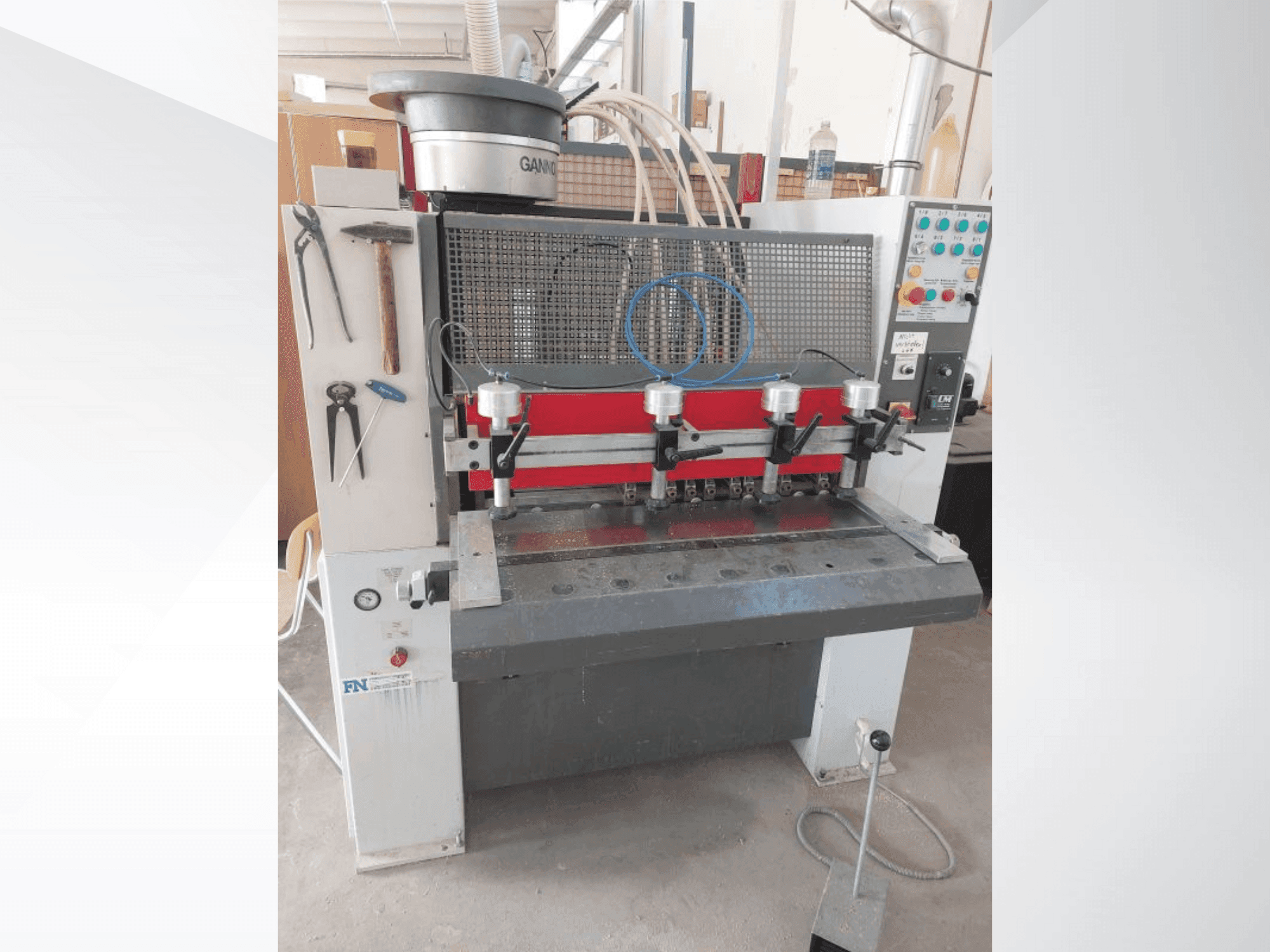 Widok z przodu maszyny GANNOMAT Elite 25