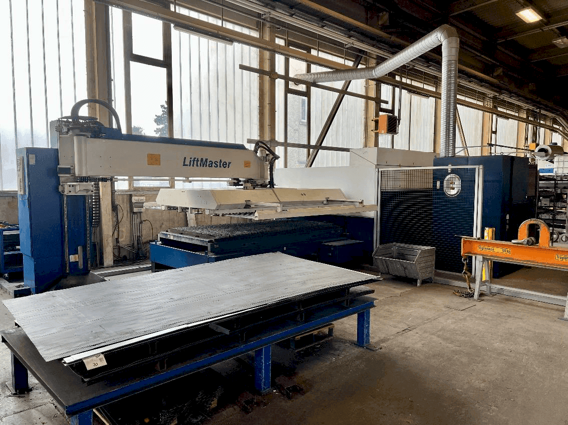 Widok z przodu maszyny TRUMPF TruLaser 3030 Fiber
