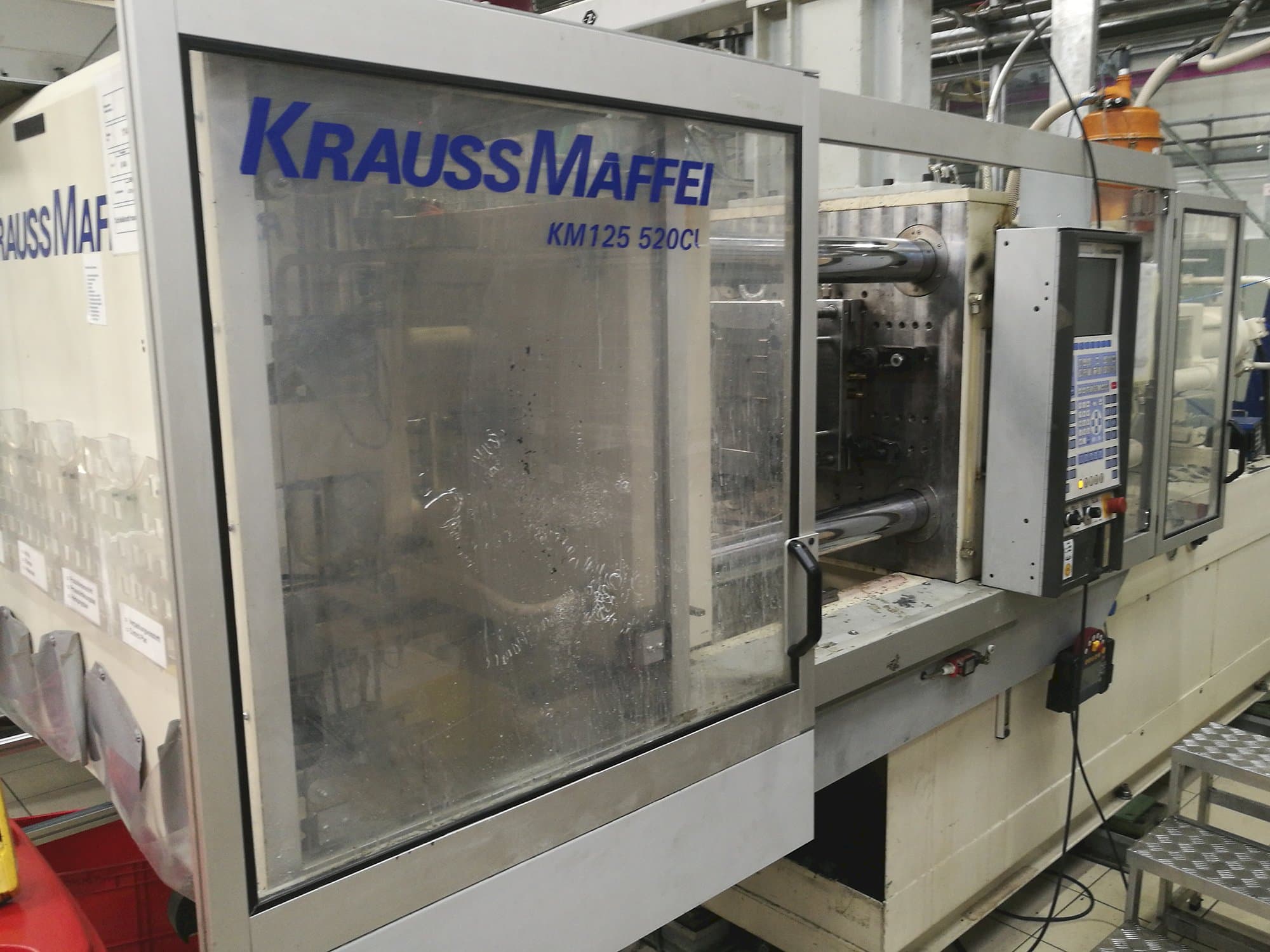 Widok z przodu maszyny Krauss Maffei KM 125-520 C1