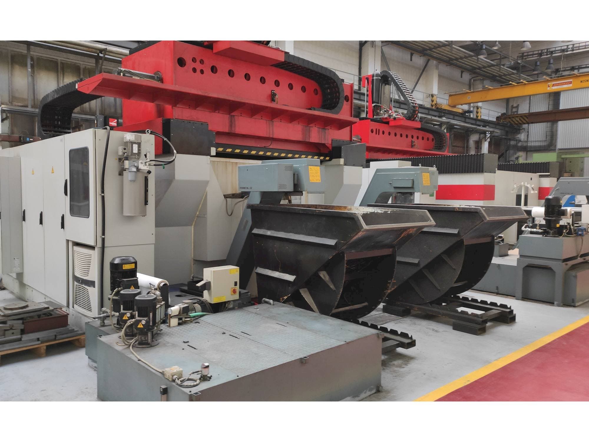 Widok z przodu maszyny TRIMILL VU 2313