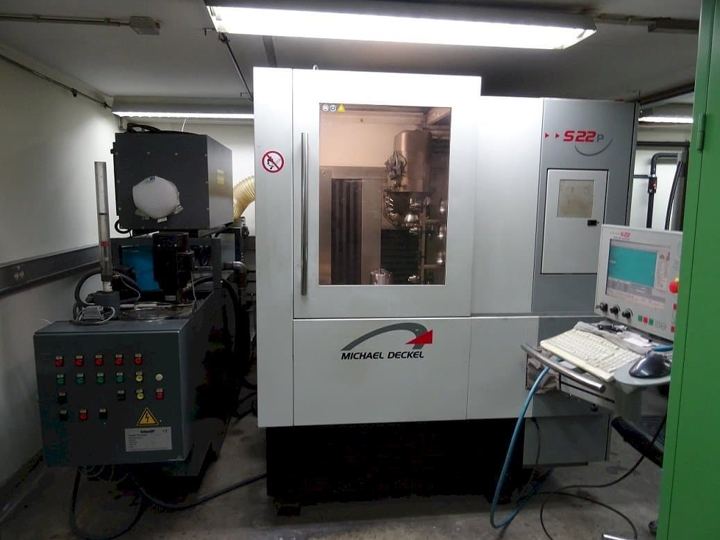 Widok z przodu maszyny Michael Deckel S22 P