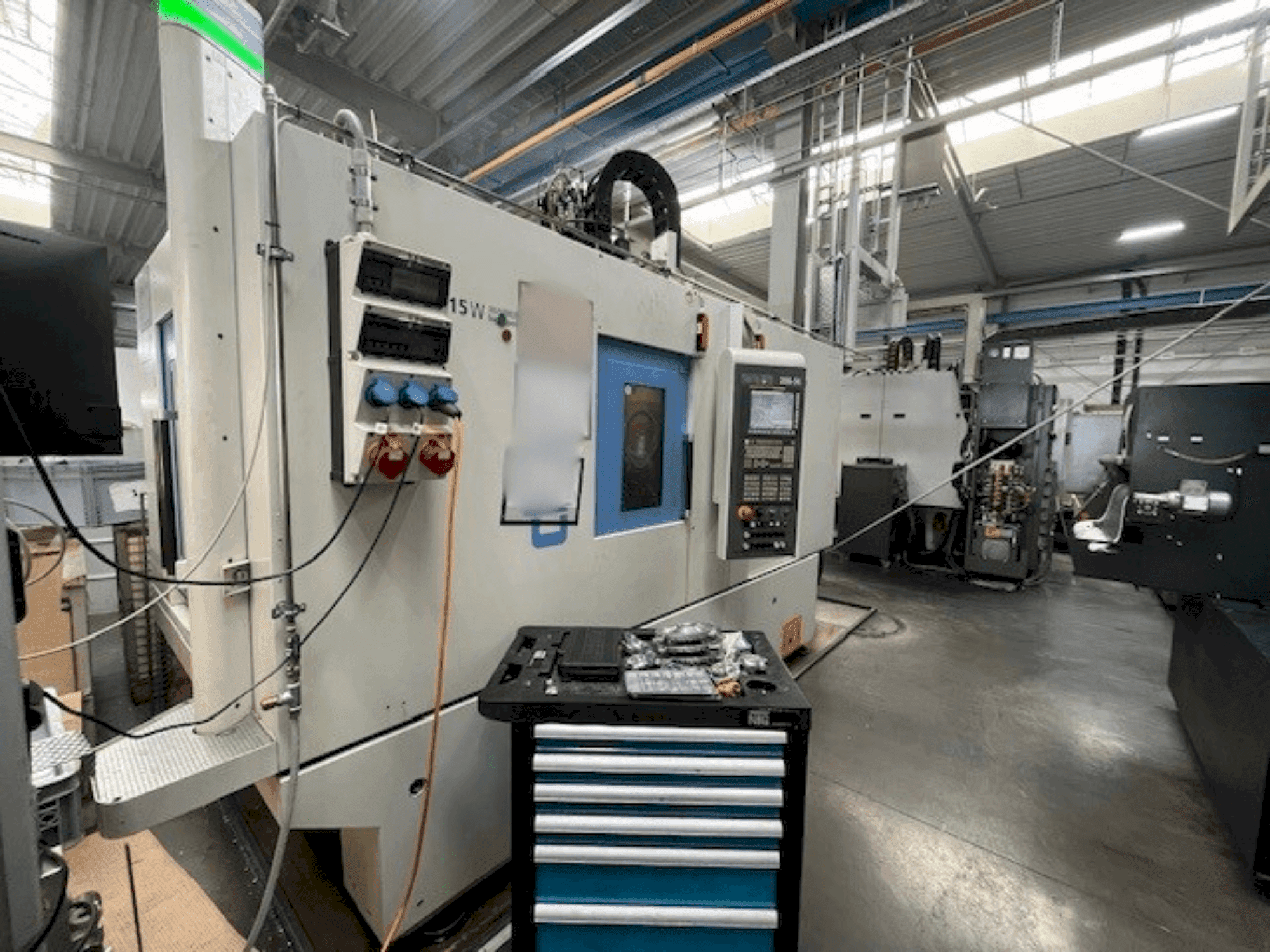 Widok z przodu maszyny CHIRON FZ 15 W Magnum HS