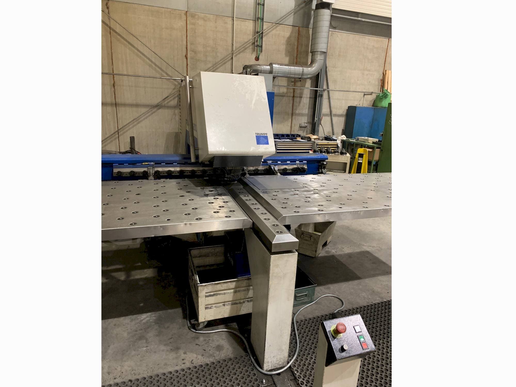 Widok z przodu maszyny Trumpf Trumatic 200