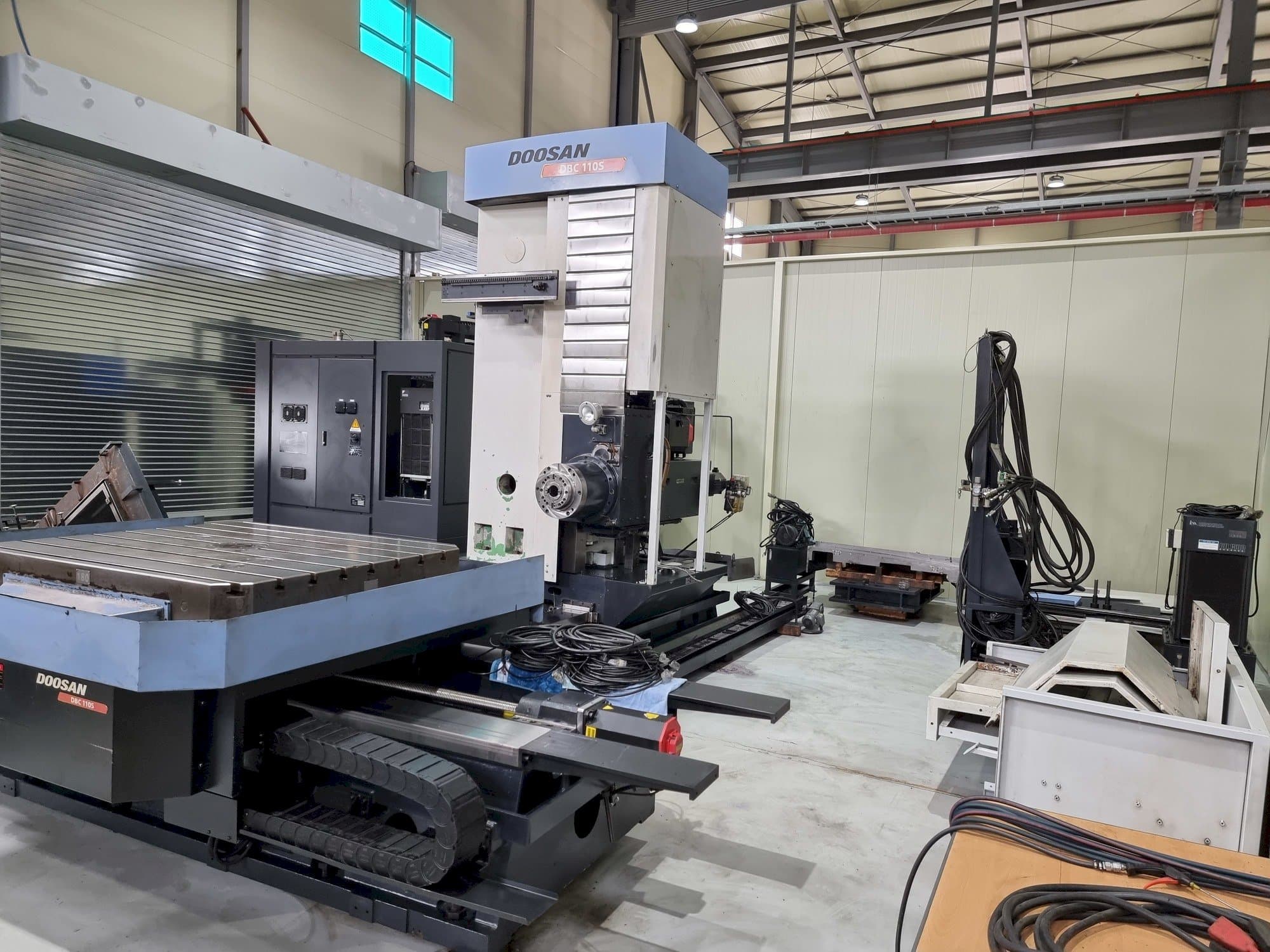 Widok z przodu maszyny Doosan DBC 110S