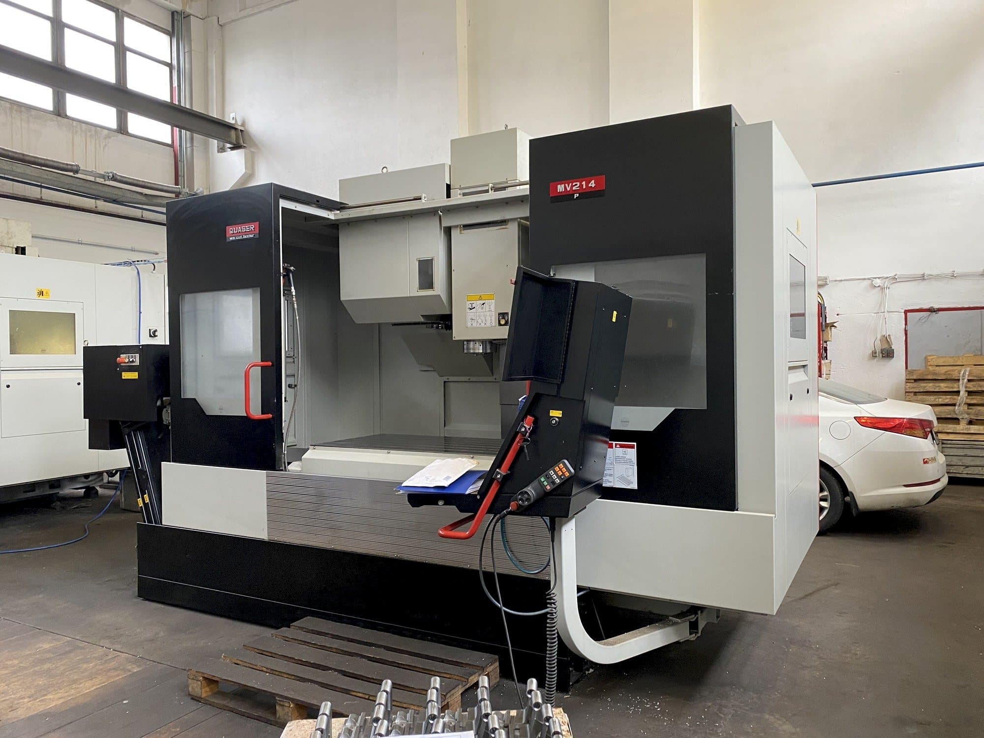 Widok z przodu maszyny Quaser MV214P/12B